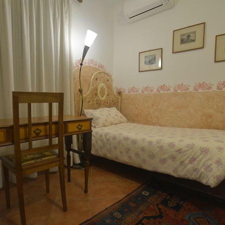 Borgo Della Rocca Bed & Breakfast Montemurlo Eksteriør bilde